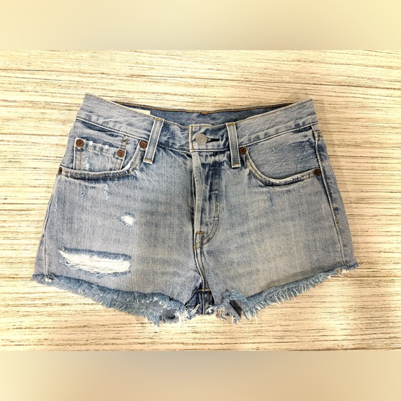 Aritzia Levis 501 Denim Shorts - Picture 2 of 3